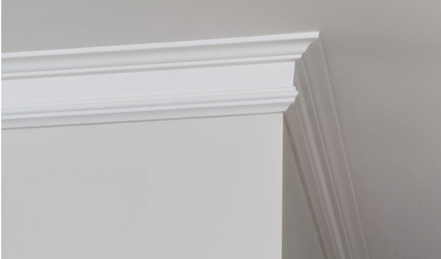 White crown moulding detail